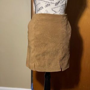 Suede tan skirt with pockets